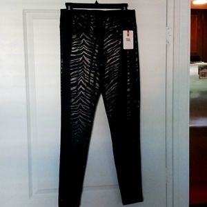 Tail new, shiny, leopard print leggings